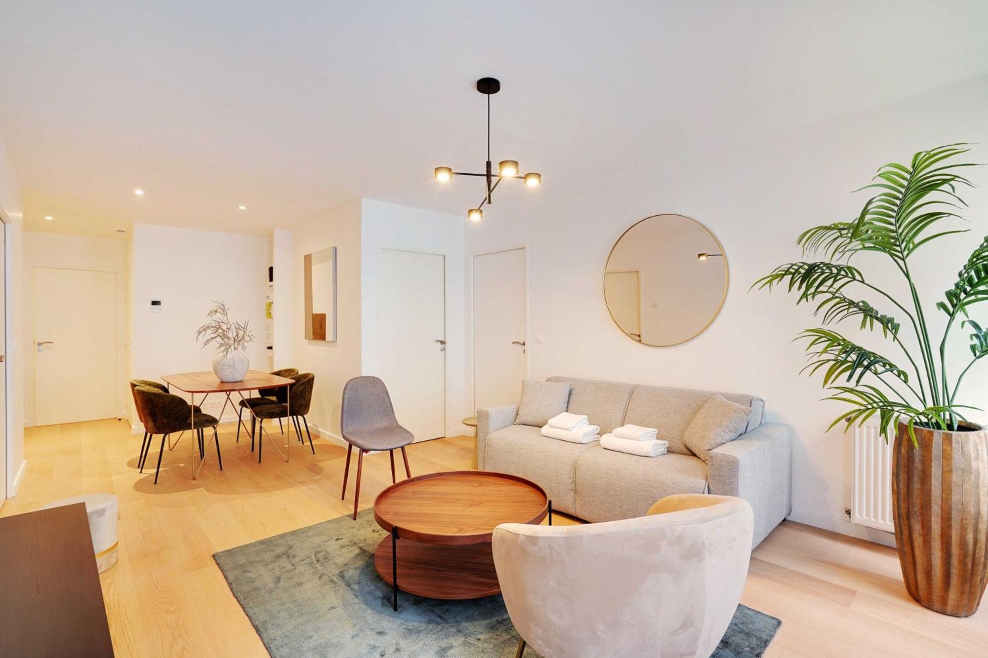 Raffinement Et Confort Dans Cette Residence A Levallois-Perret Luaran gambar