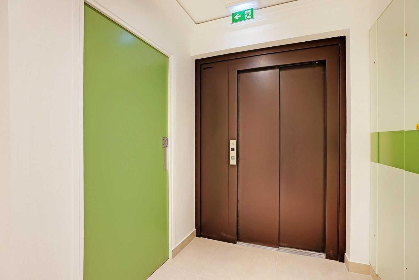 Raffinement Et Confort Dans Cette Residence A Levallois-Perret Luaran gambar