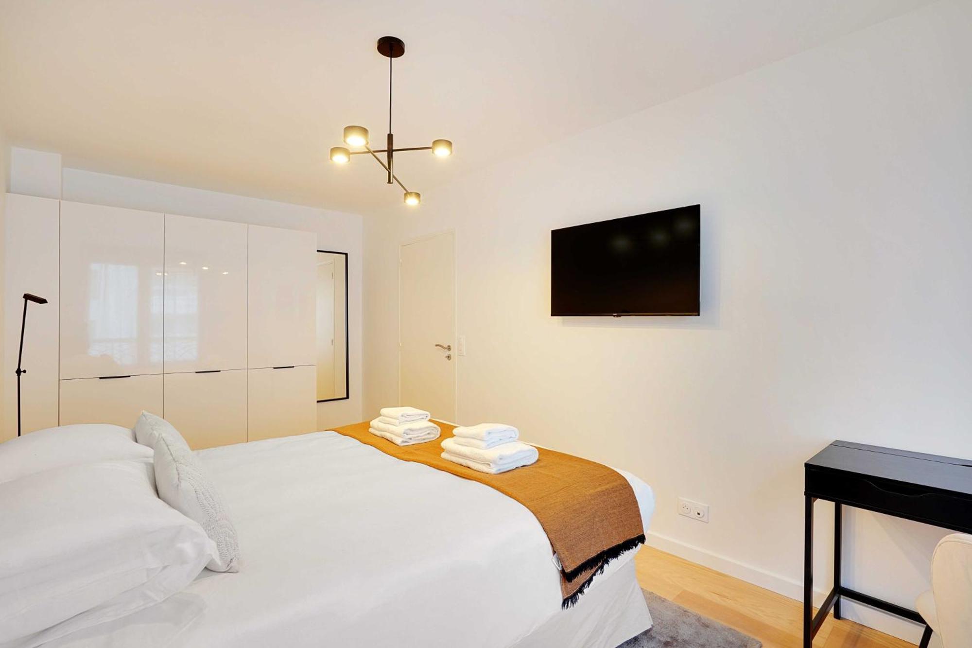 Raffinement Et Confort Dans Cette Residence A Levallois-Perret Luaran gambar