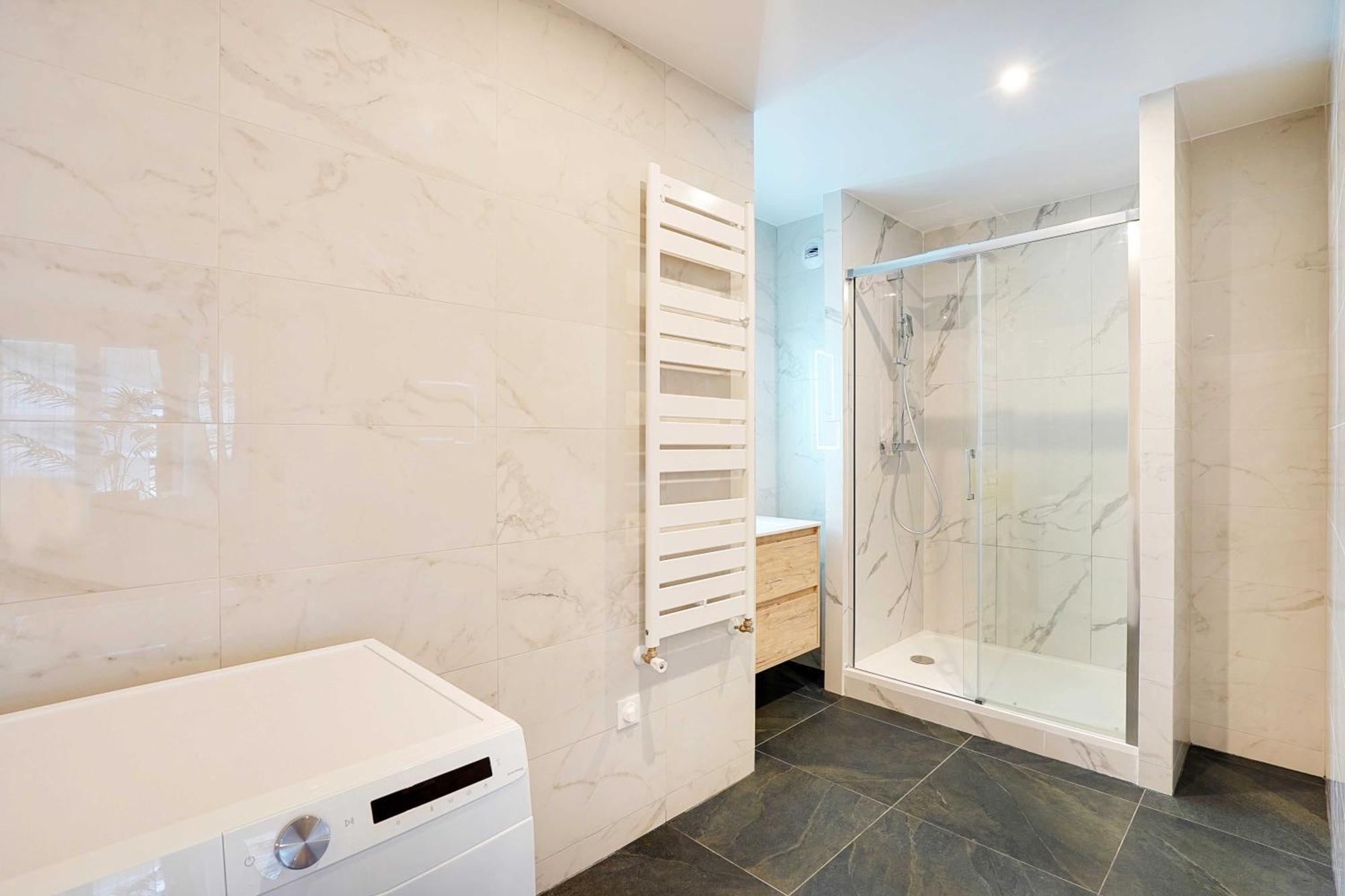 Raffinement Et Confort Dans Cette Residence A Levallois-Perret Luaran gambar