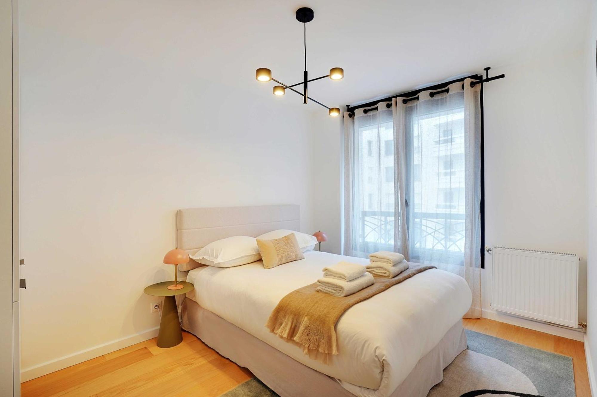 Raffinement Et Confort Dans Cette Residence A Levallois-Perret Luaran gambar