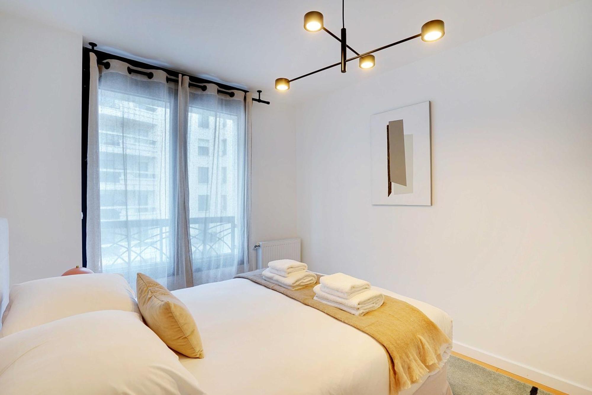 Raffinement Et Confort Dans Cette Residence A Levallois-Perret Luaran gambar