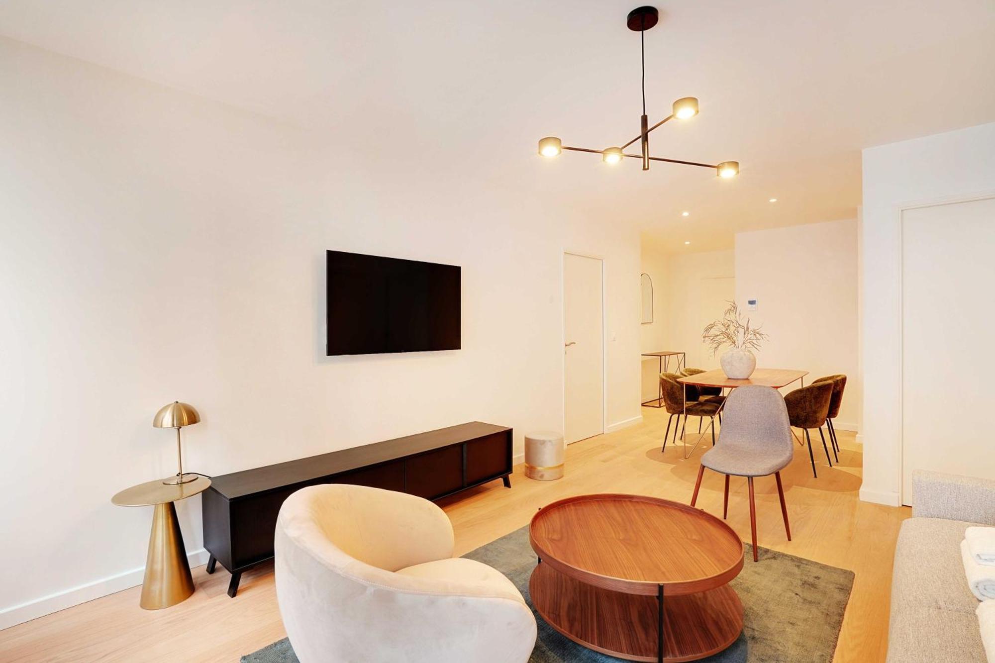 Raffinement Et Confort Dans Cette Residence A Levallois-Perret Luaran gambar