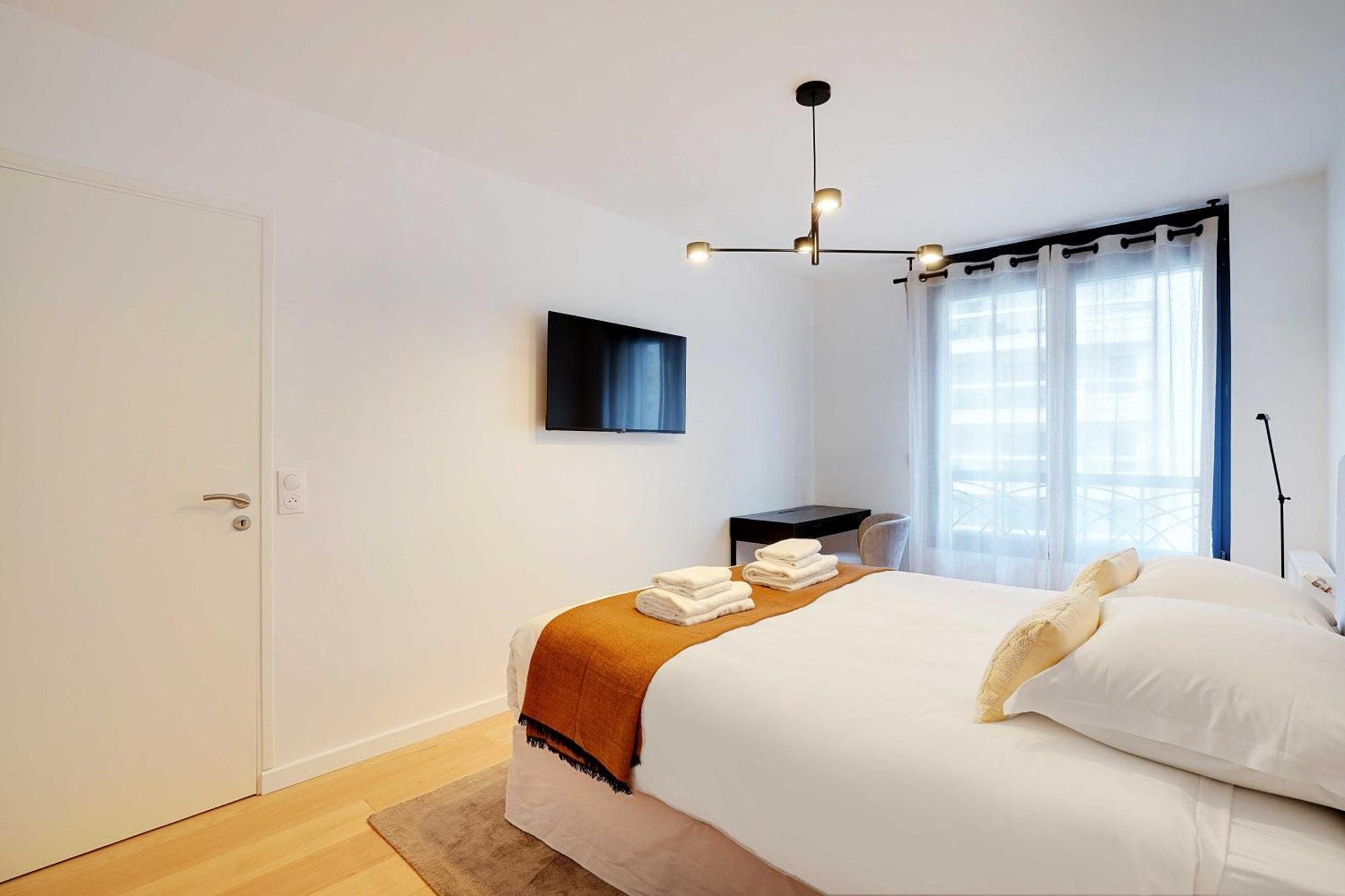 Raffinement Et Confort Dans Cette Residence A Levallois-Perret Luaran gambar