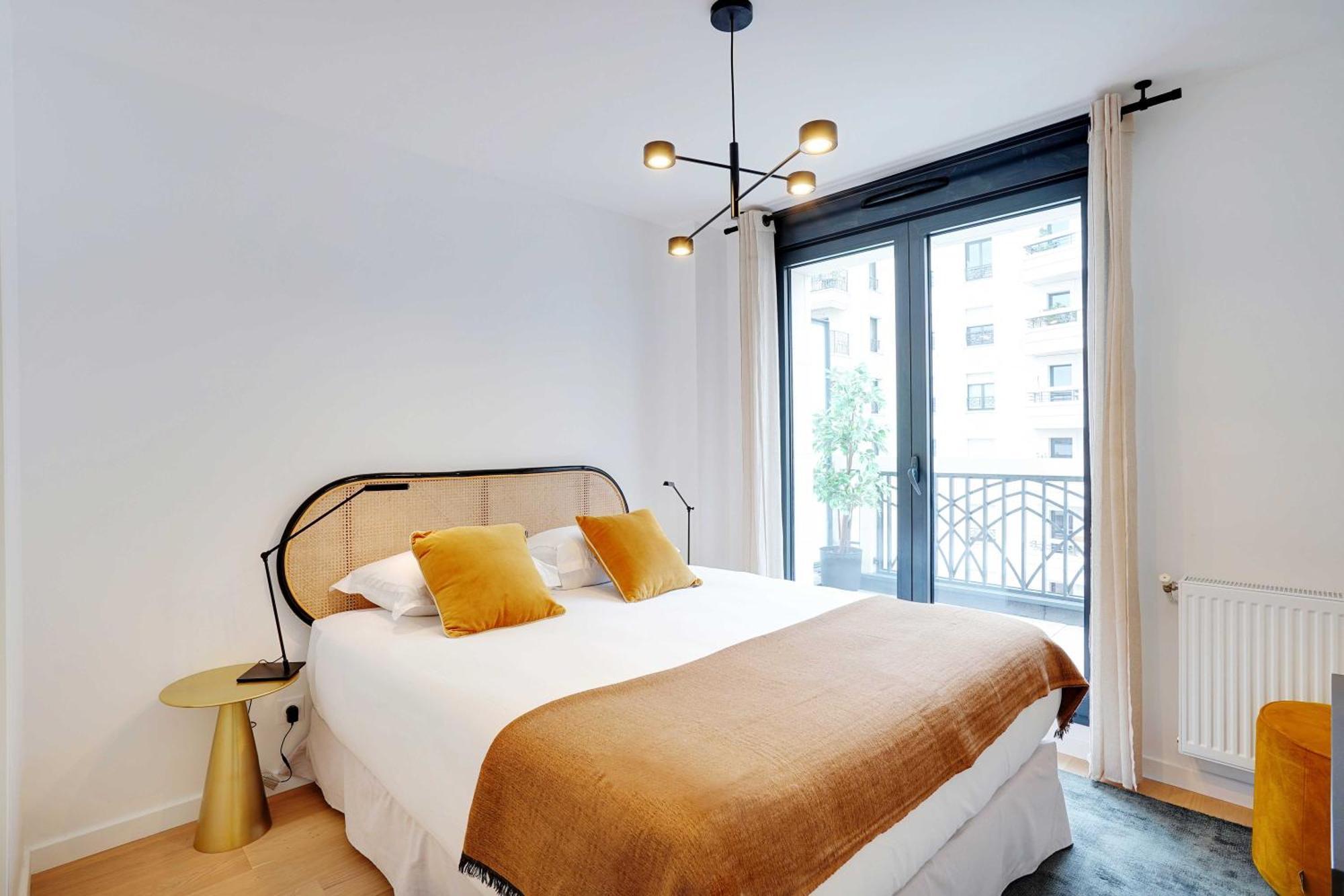 Raffinement Et Confort Dans Cette Residence A Levallois-Perret Luaran gambar