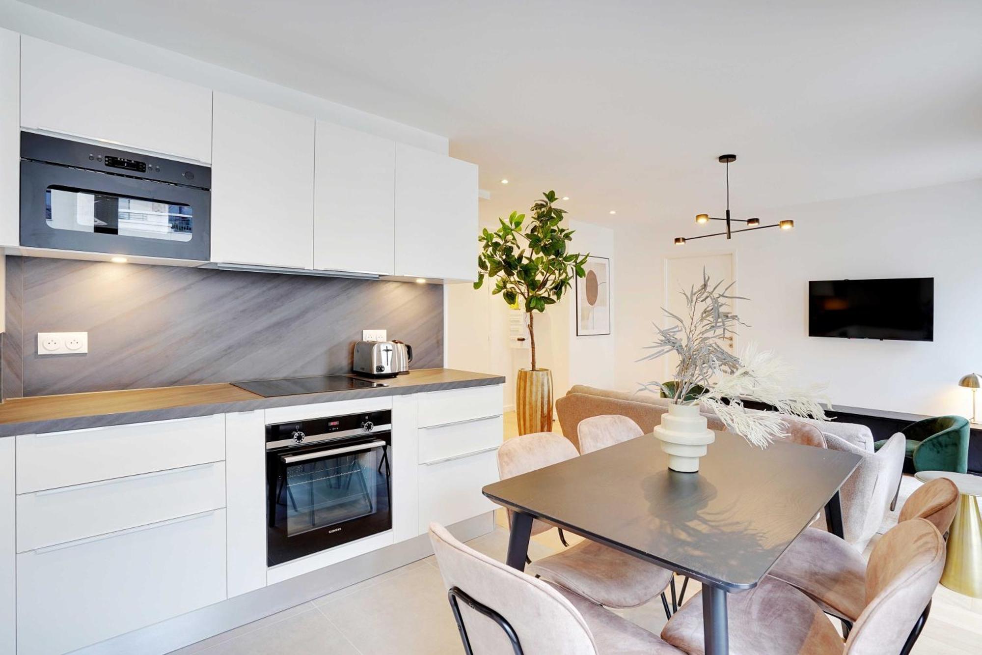 Raffinement Et Confort Dans Cette Residence A Levallois-Perret Luaran gambar