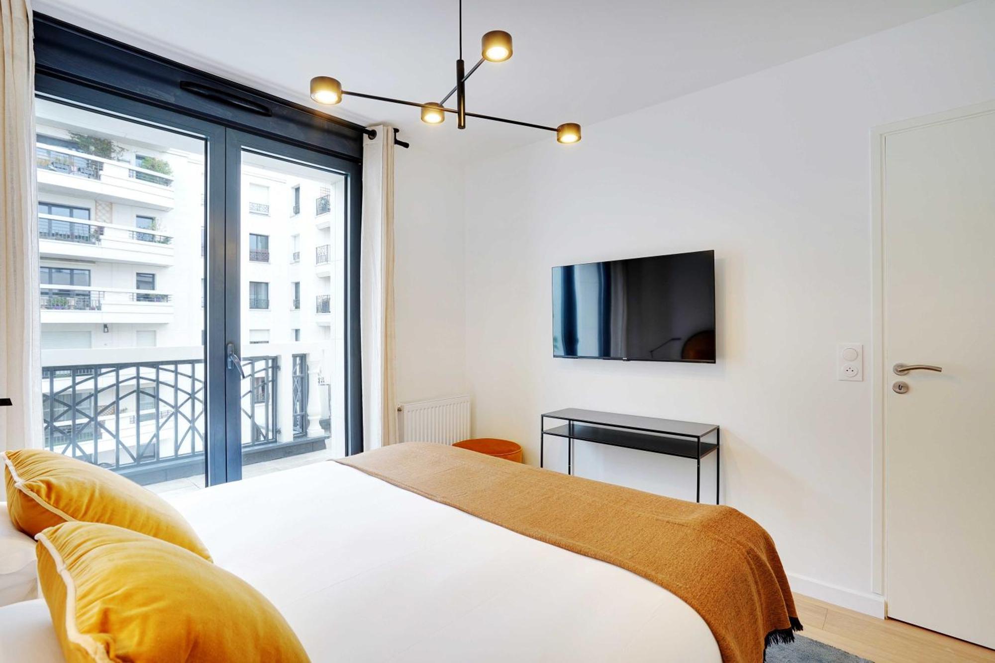 Raffinement Et Confort Dans Cette Residence A Levallois-Perret Luaran gambar