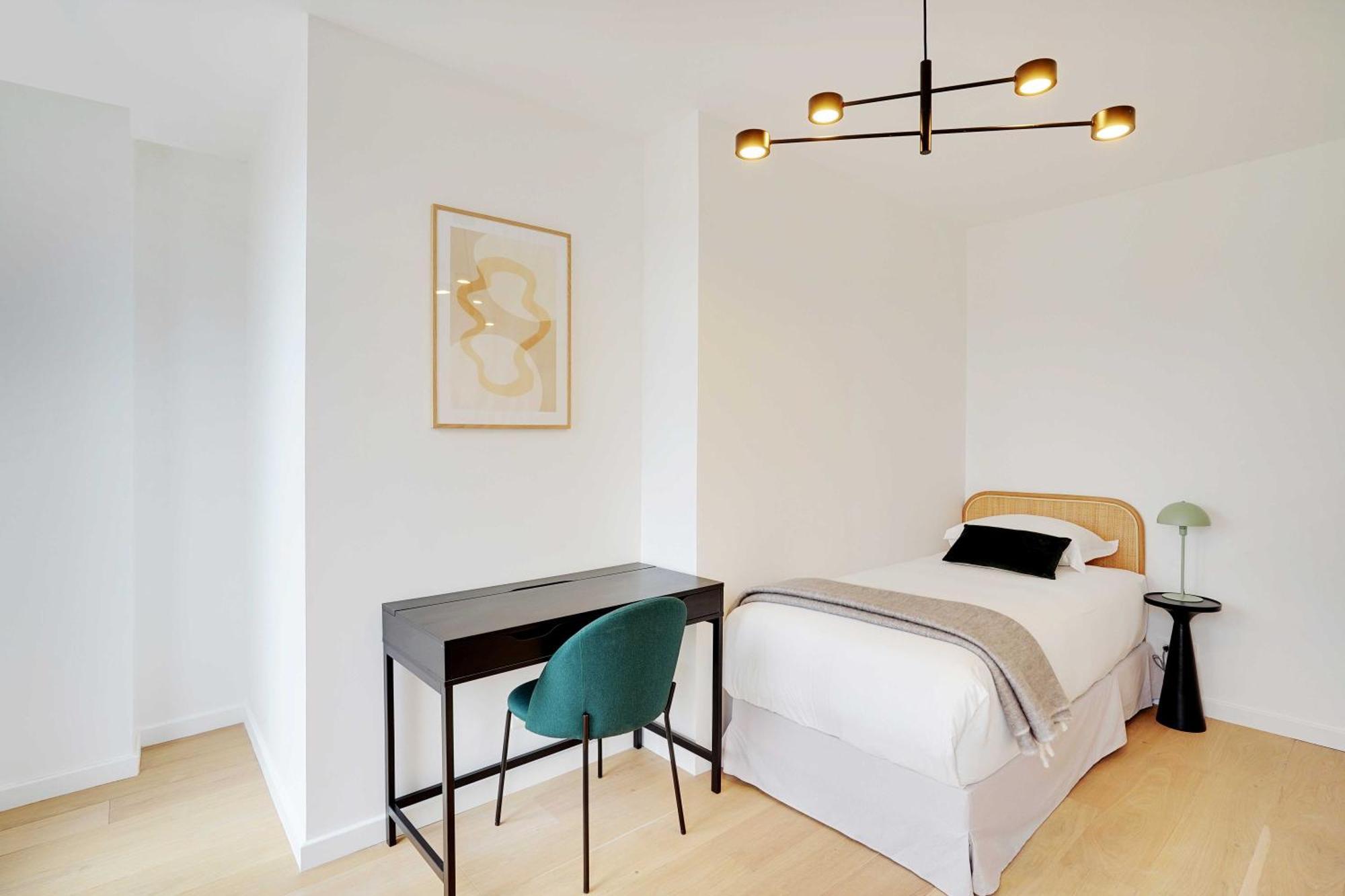 Raffinement Et Confort Dans Cette Residence A Levallois-Perret Luaran gambar