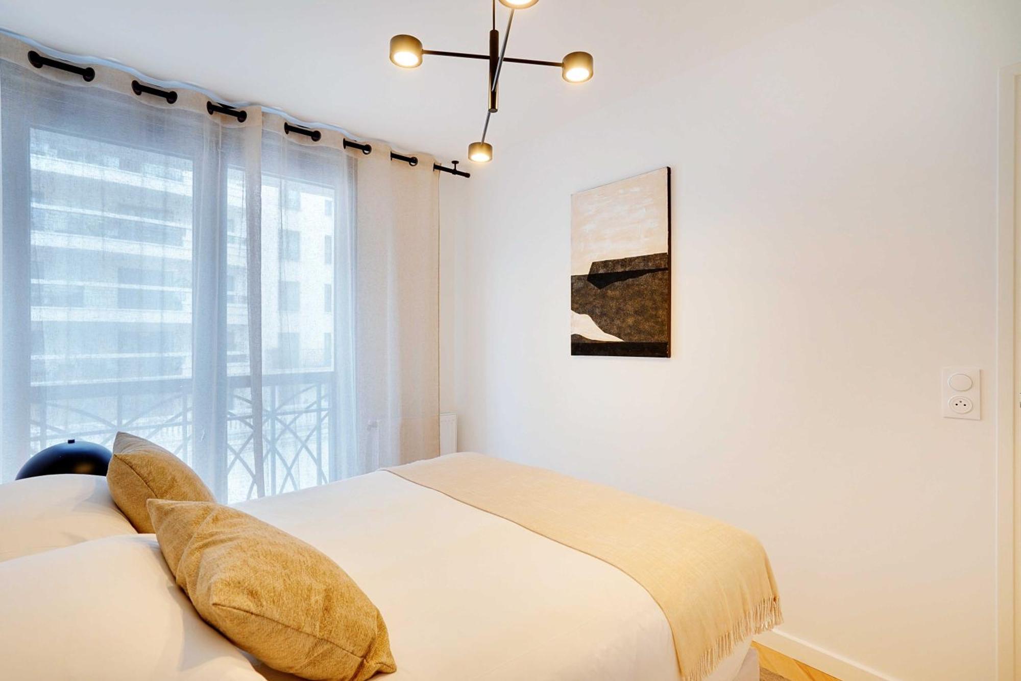 Raffinement Et Confort Dans Cette Residence A Levallois-Perret Luaran gambar