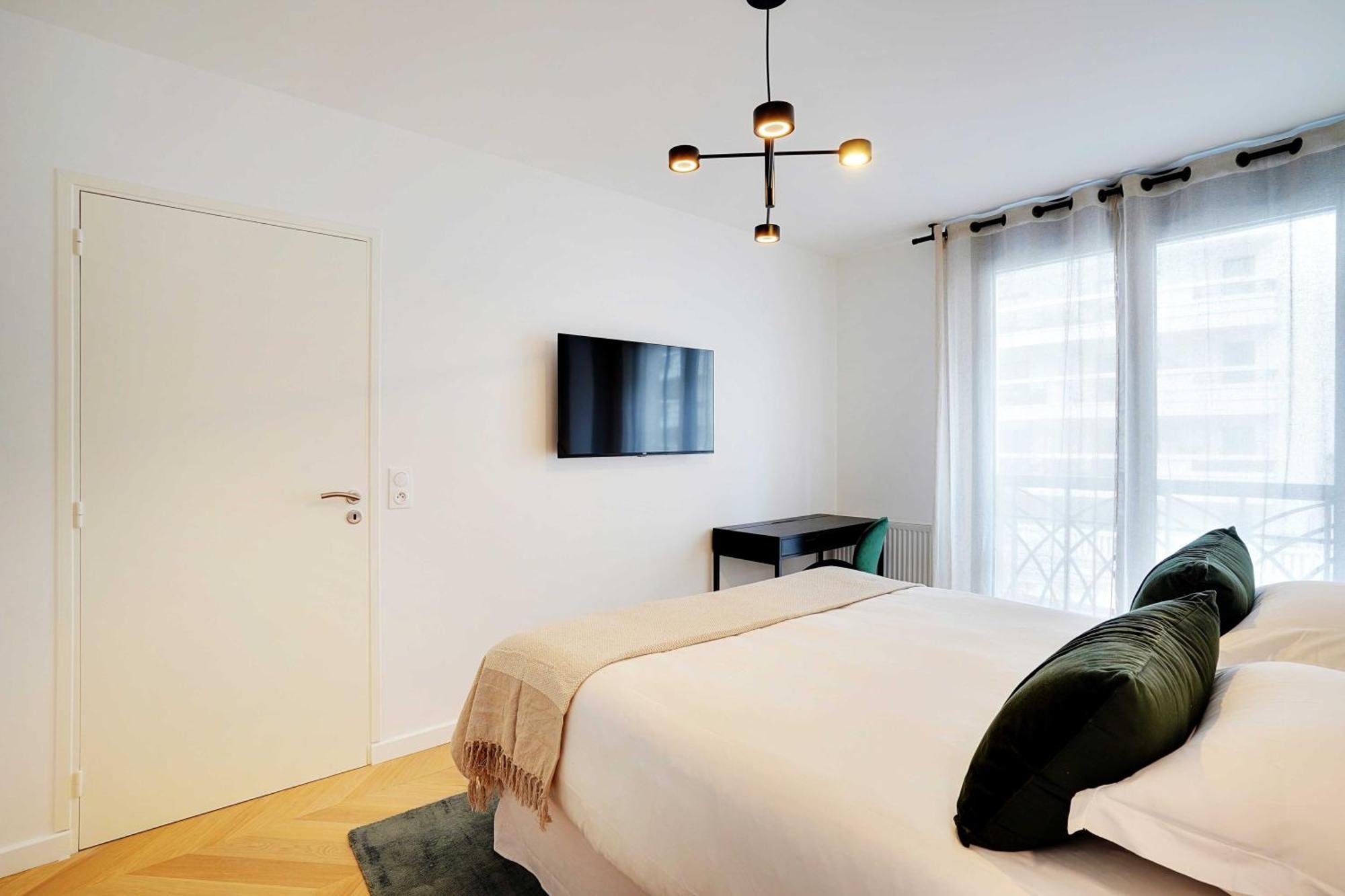 Raffinement Et Confort Dans Cette Residence A Levallois-Perret Luaran gambar