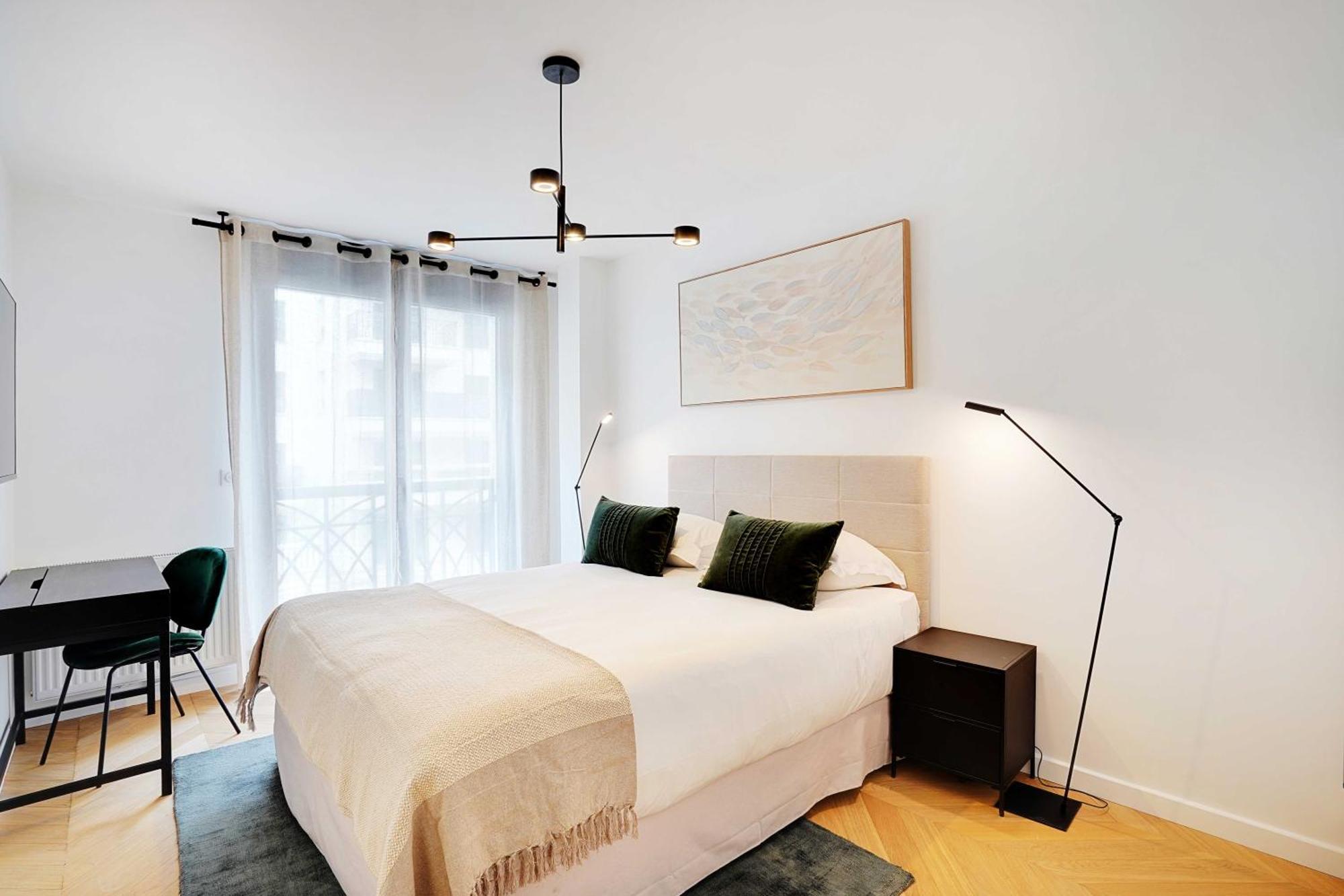 Raffinement Et Confort Dans Cette Residence A Levallois-Perret Luaran gambar