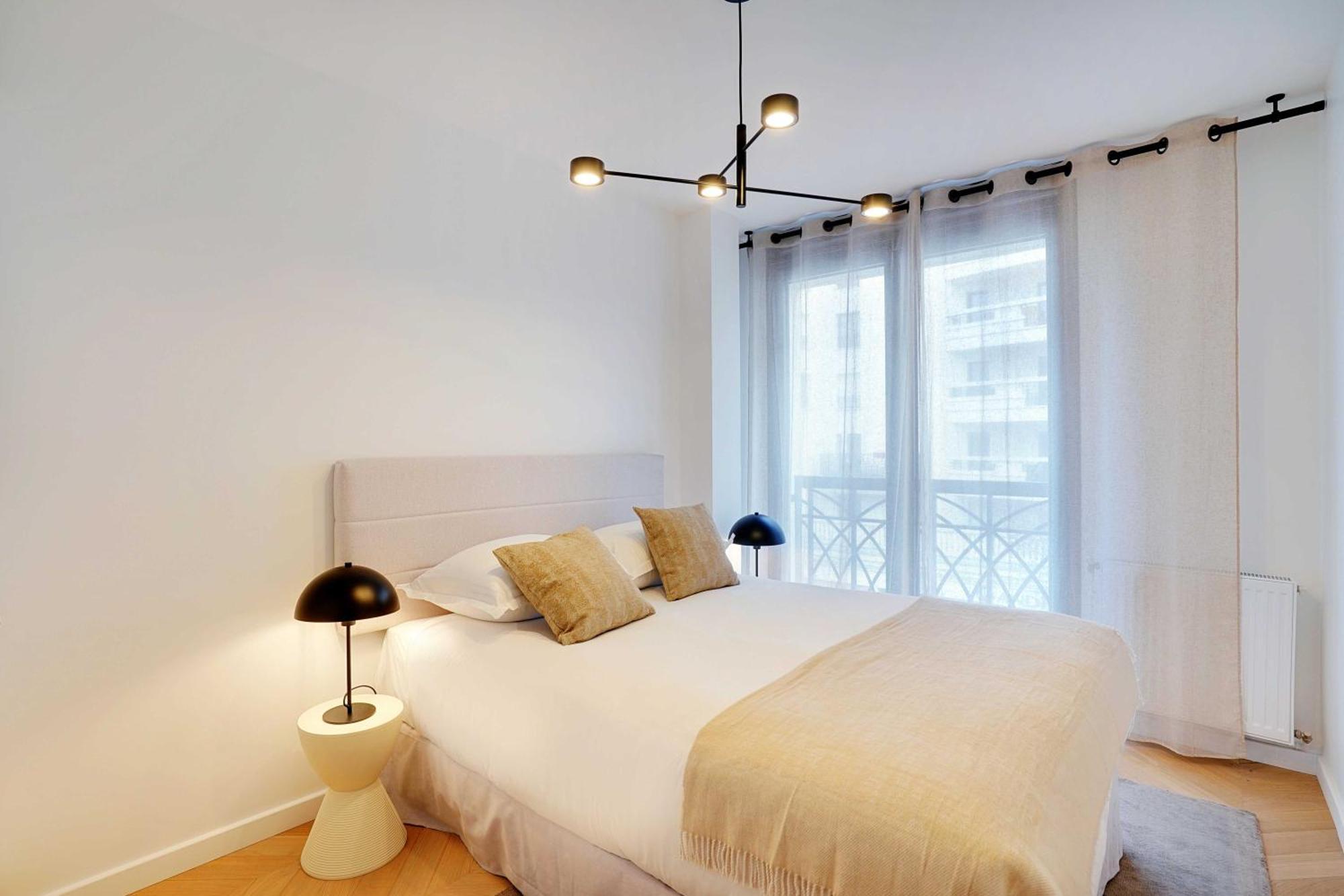 Raffinement Et Confort Dans Cette Residence A Levallois-Perret Luaran gambar