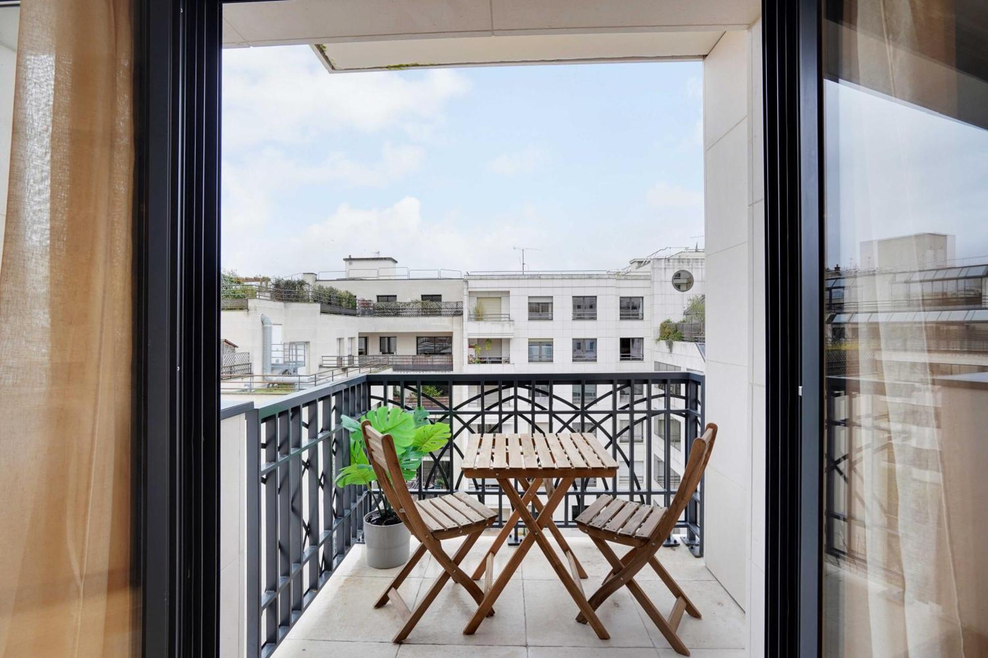 Raffinement Et Confort Dans Cette Residence A Levallois-Perret Luaran gambar