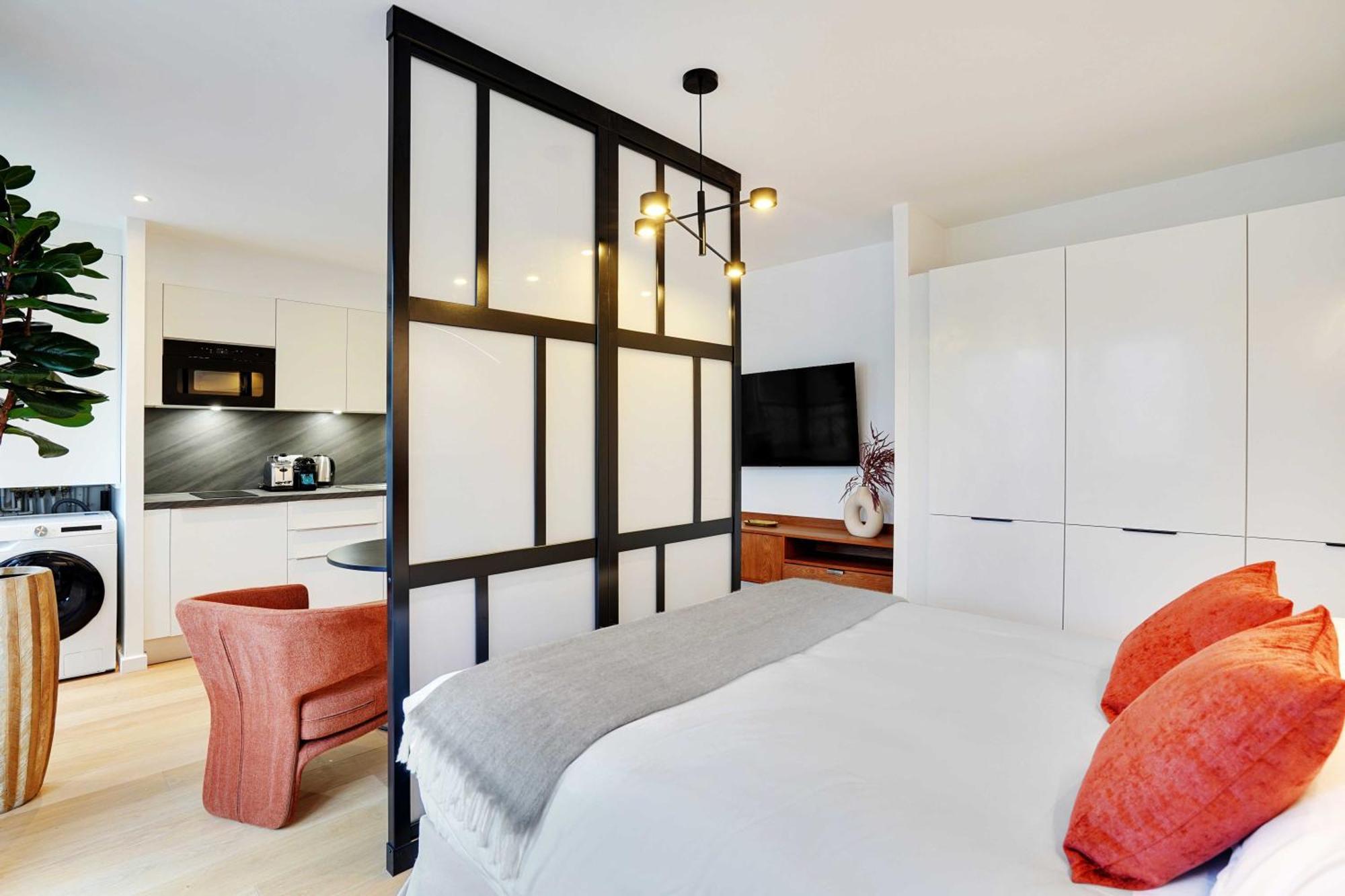 Raffinement Et Confort Dans Cette Residence A Levallois-Perret Luaran gambar