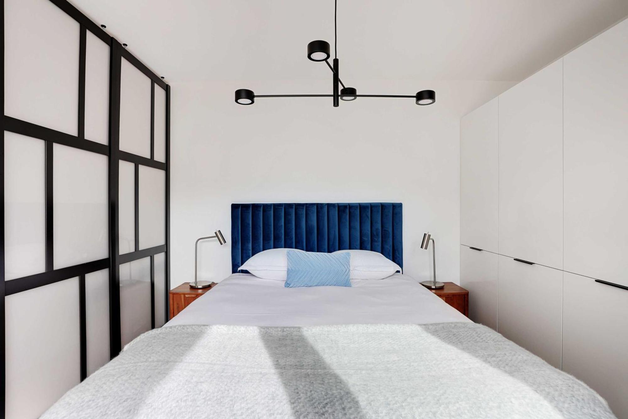 Raffinement Et Confort Dans Cette Residence A Levallois-Perret Luaran gambar