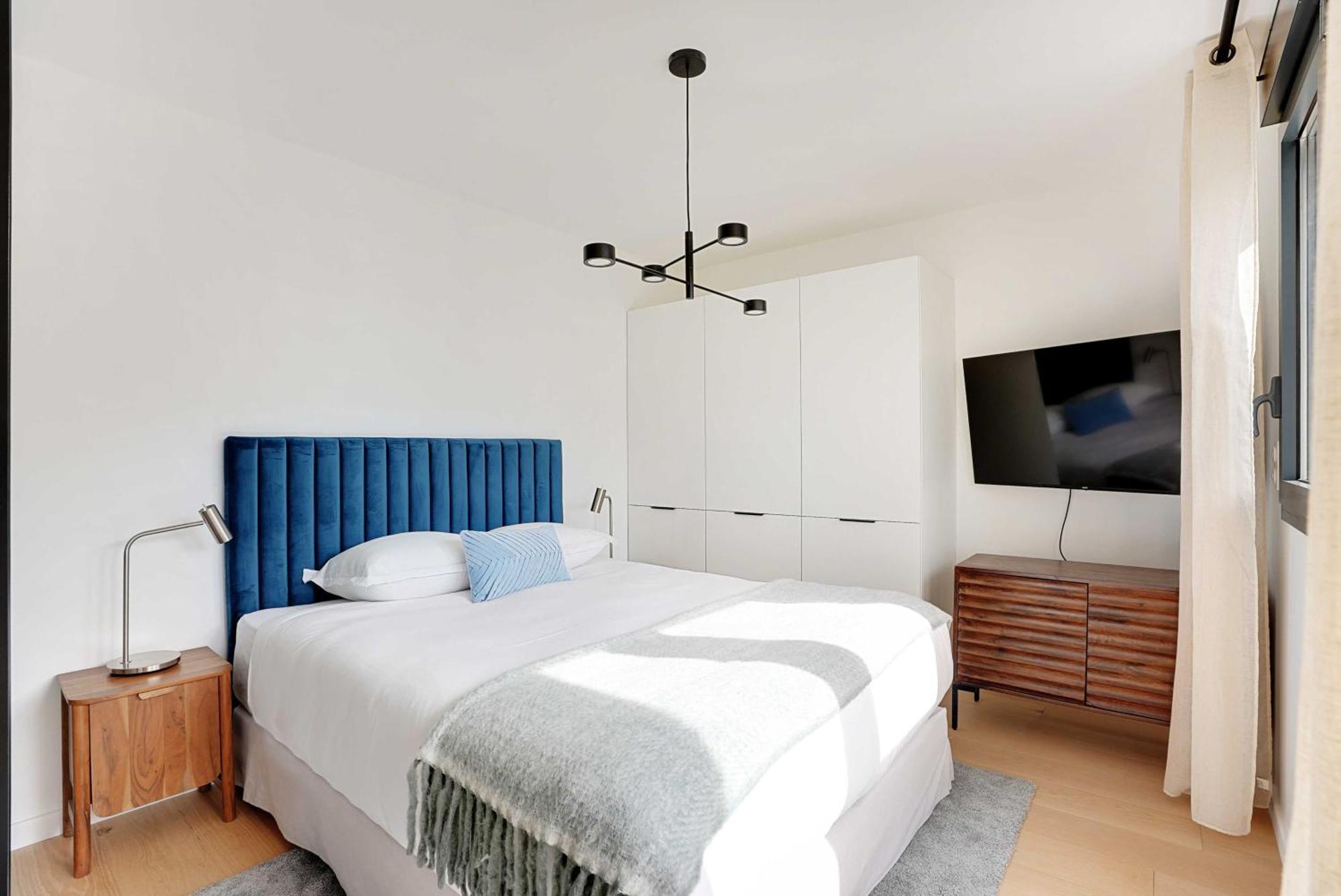 Raffinement Et Confort Dans Cette Residence A Levallois-Perret Luaran gambar