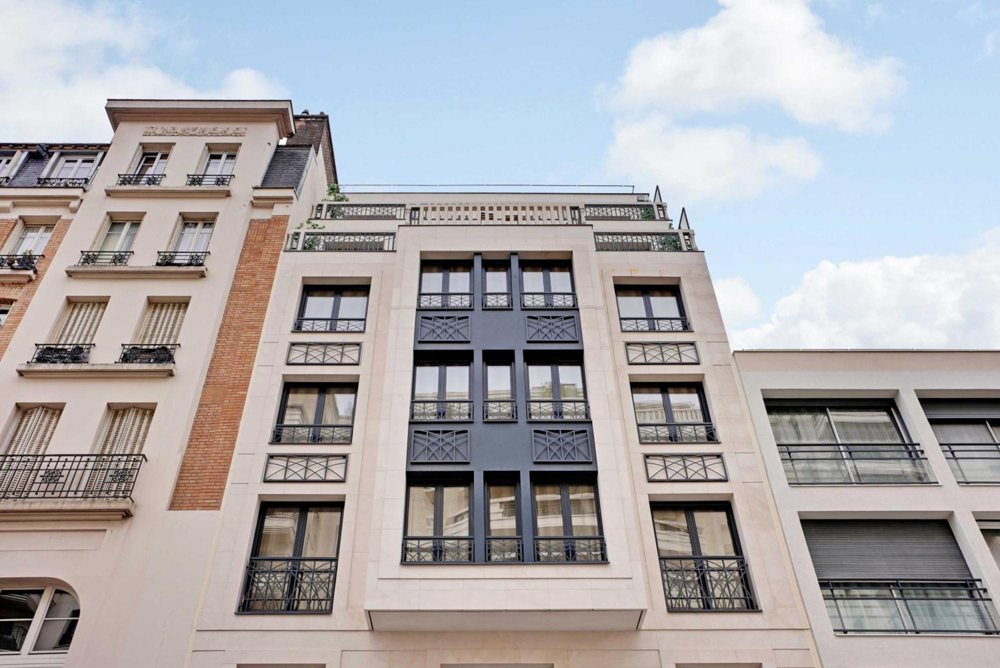 Raffinement Et Confort Dans Cette Residence A Levallois-Perret Luaran gambar
