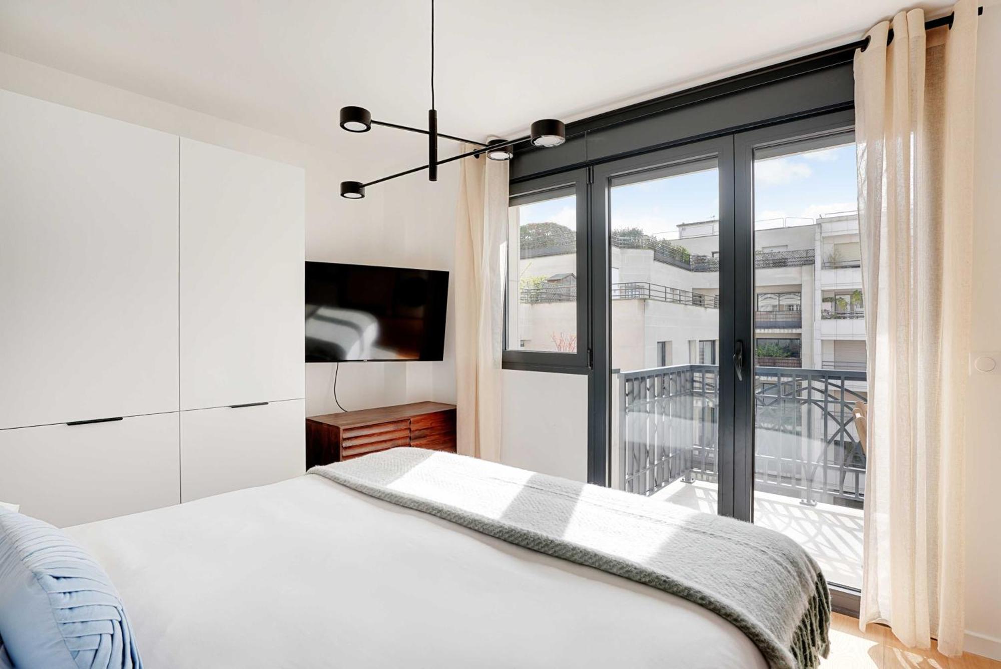 Raffinement Et Confort Dans Cette Residence A Levallois-Perret Luaran gambar