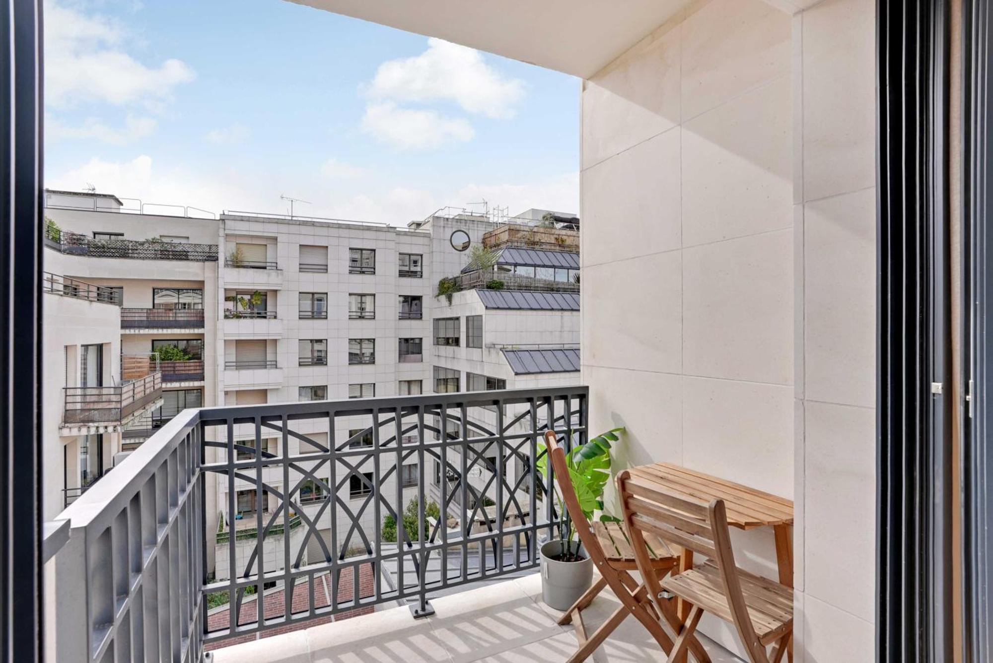 Raffinement Et Confort Dans Cette Residence A Levallois-Perret Luaran gambar