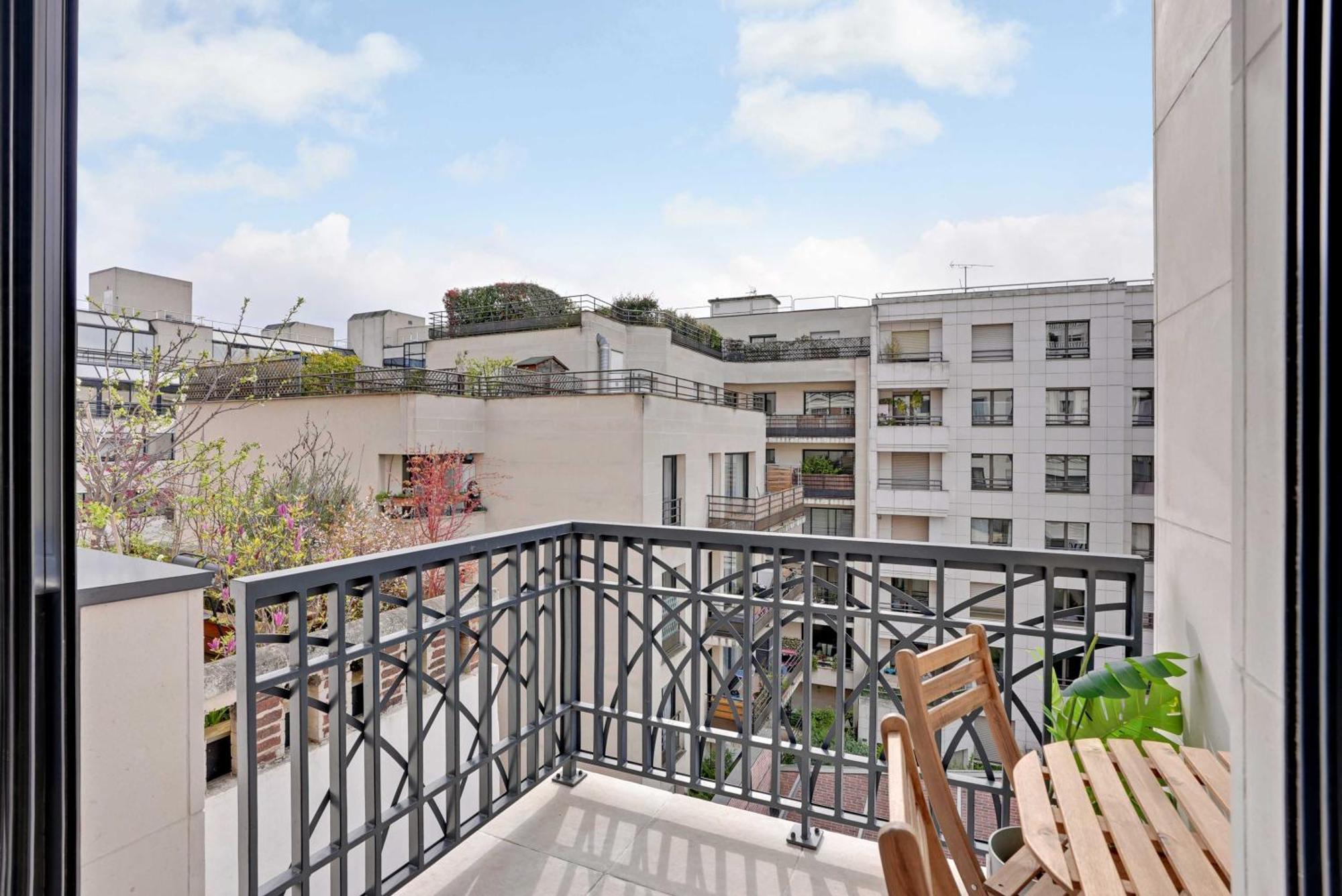 Raffinement Et Confort Dans Cette Residence A Levallois-Perret Luaran gambar