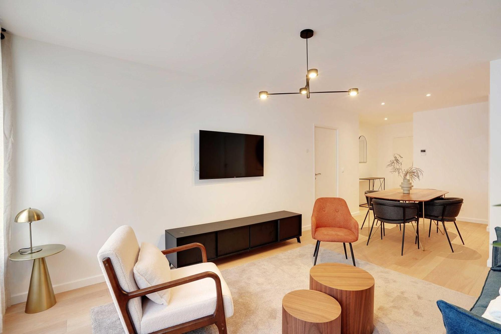 Raffinement Et Confort Dans Cette Residence A Levallois-Perret Luaran gambar