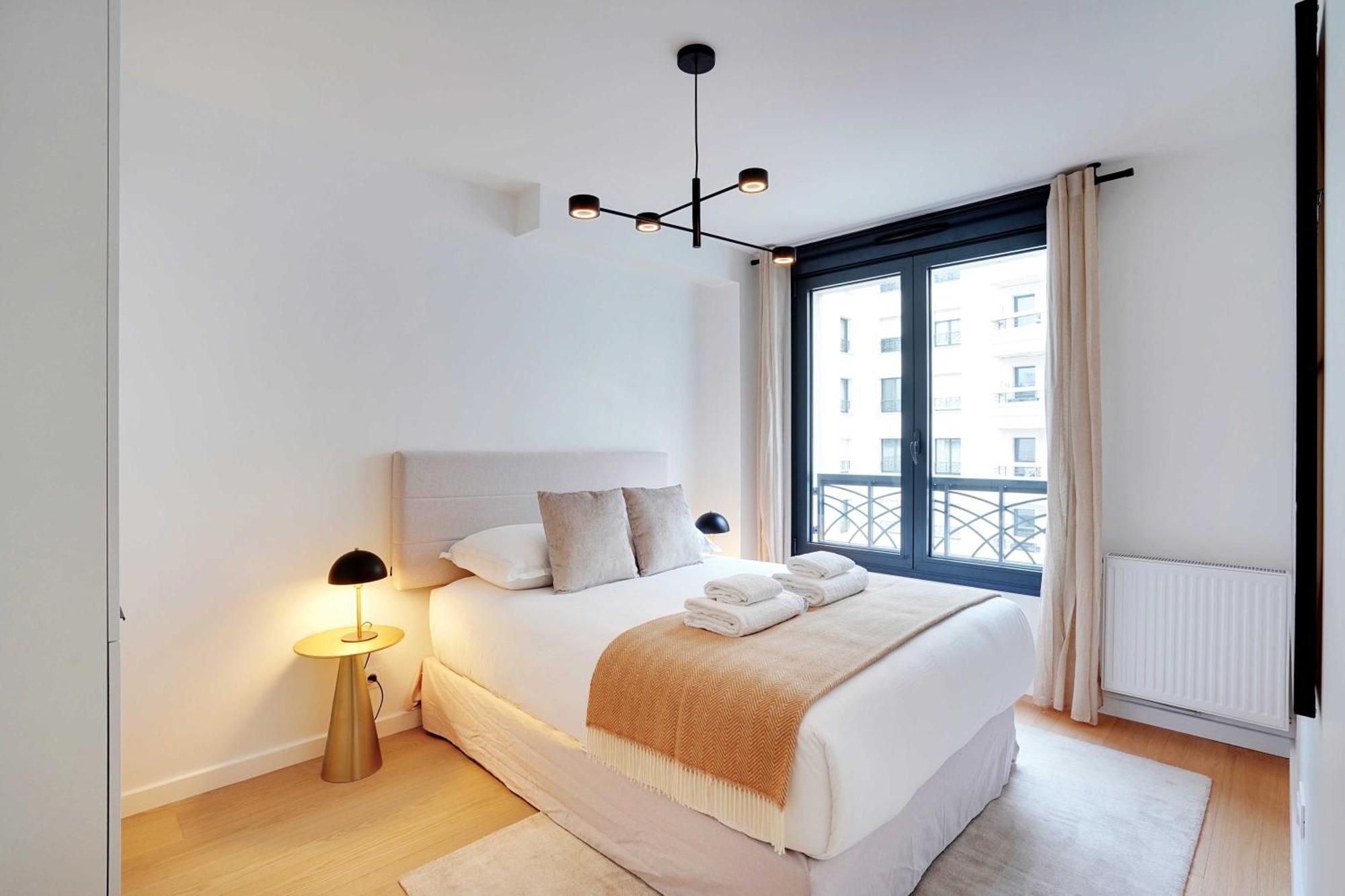 Raffinement Et Confort Dans Cette Residence A Levallois-Perret Luaran gambar
