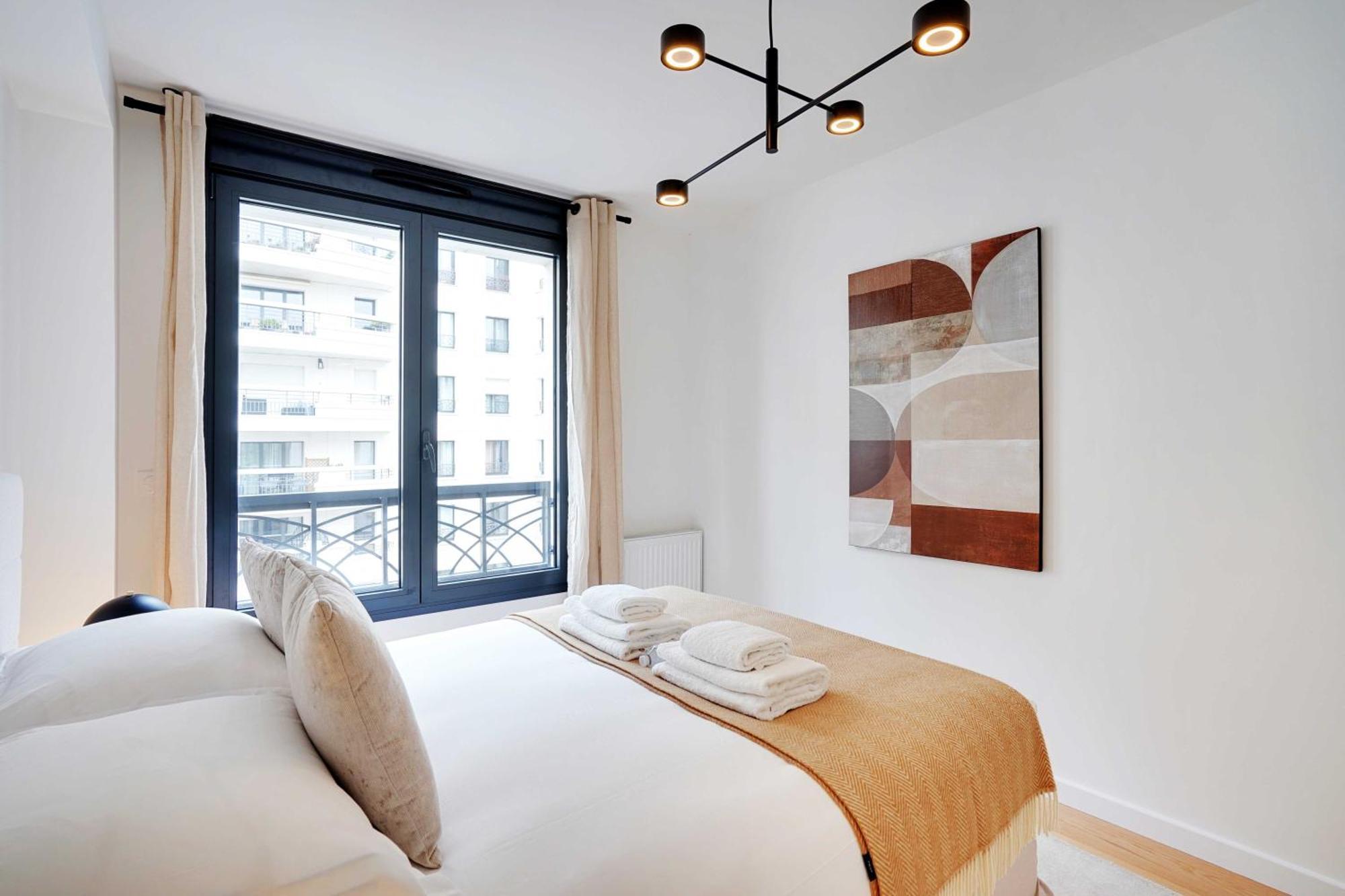 Raffinement Et Confort Dans Cette Residence A Levallois-Perret Luaran gambar