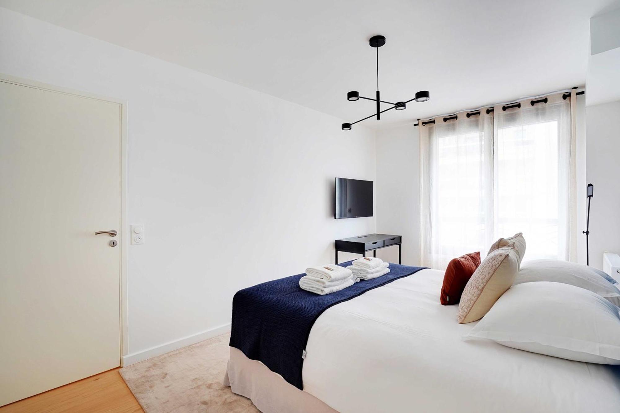 Raffinement Et Confort Dans Cette Residence A Levallois-Perret Luaran gambar